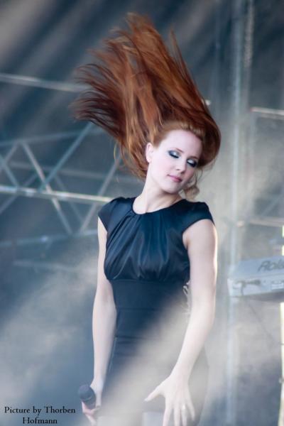 Simone Simons